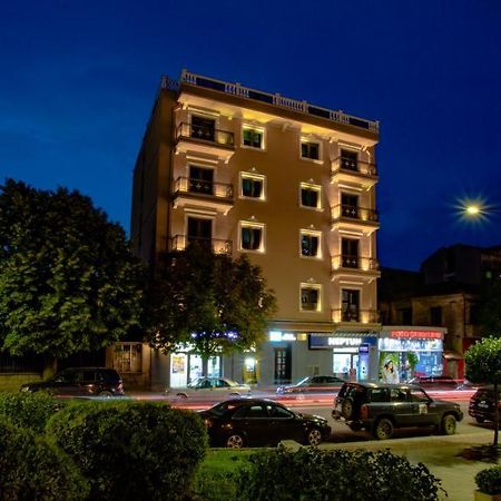 Christi'S Hotel Borova كورتشي المظهر الخارجي الصورة